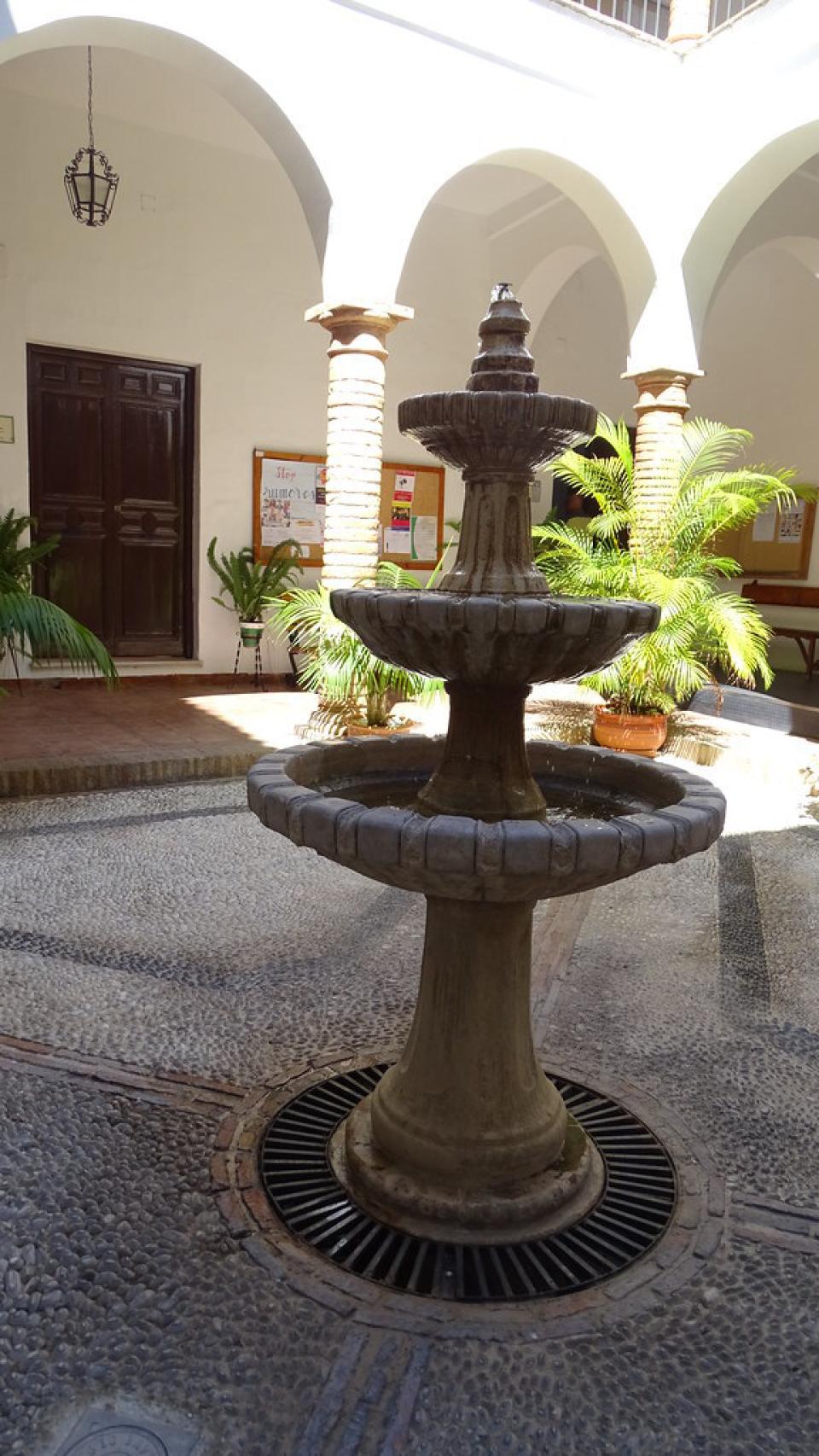 El patio de la Casa Cervantes es un portal a una dimensión desconocida.