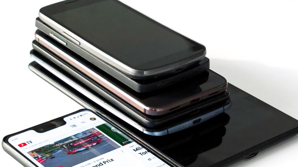 Los presuntos estafadores vendían en Elche imitaciones de móviles de alta gama.