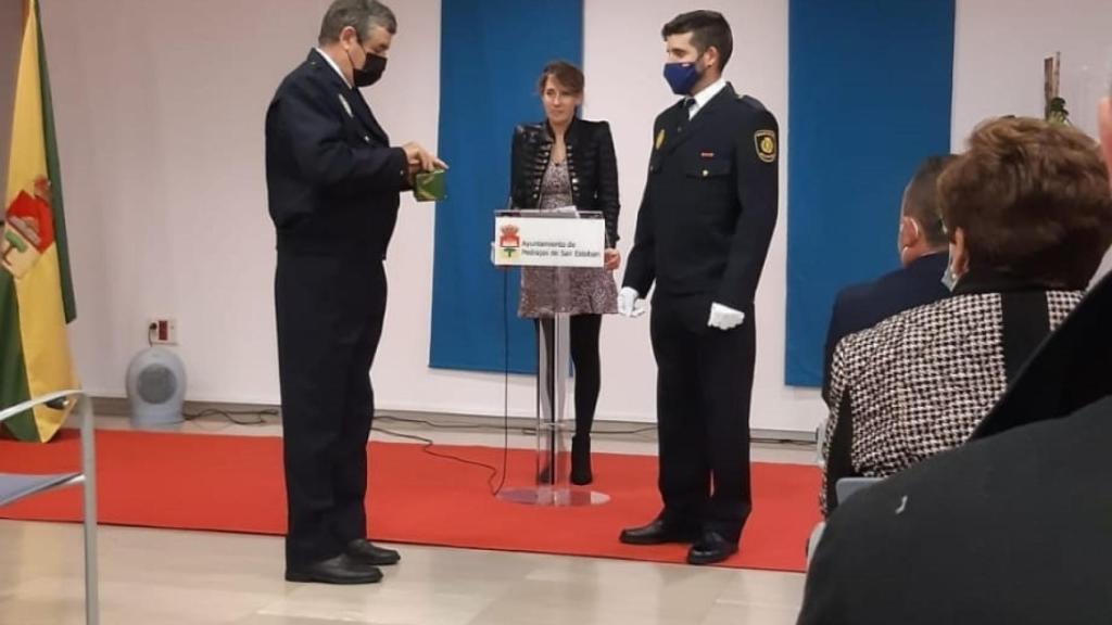 Un momento del homenaje al policía municipal Julio César Merino