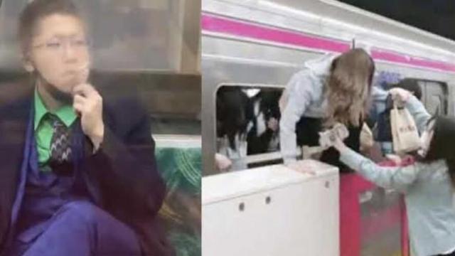 El presunto autor del ataque fumando un cigarrillo. Los pasajeros del tren intentado salir.