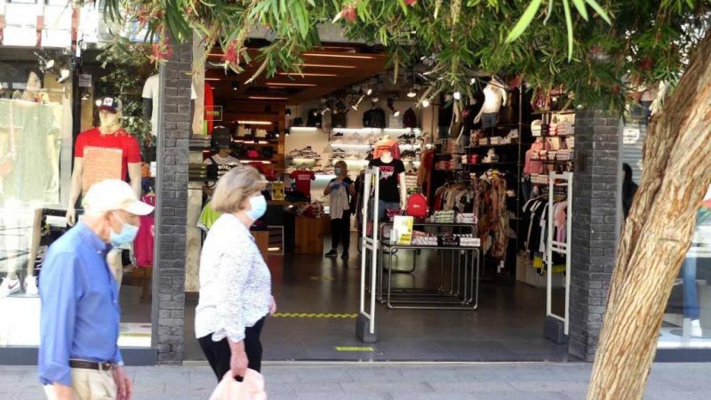 Las patronales del comercio en Benidorm rechazan la propuesta de Compromís de imponer el valenciano.