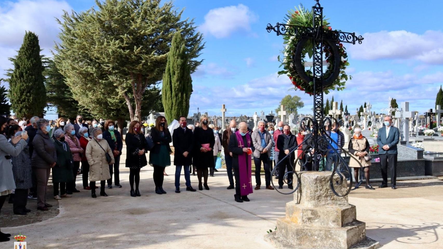 Imágenes de la ofrenda floral del Ayuntamiento de Benavente