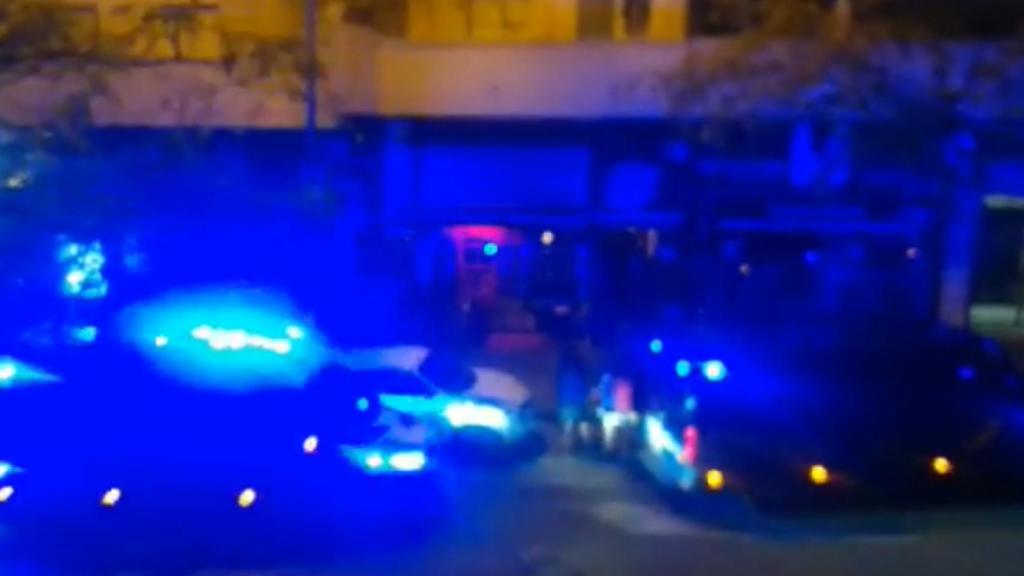 Hiere en el rostro a una camarera con una copa por no querer marcharse del bar en Teatinos.