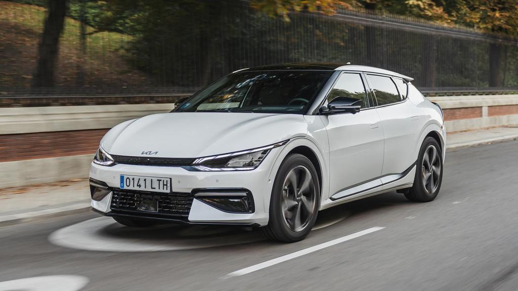 El Kia EV6 es un coche eléctrico puro de gran autonomía y comportamiento dinámico.