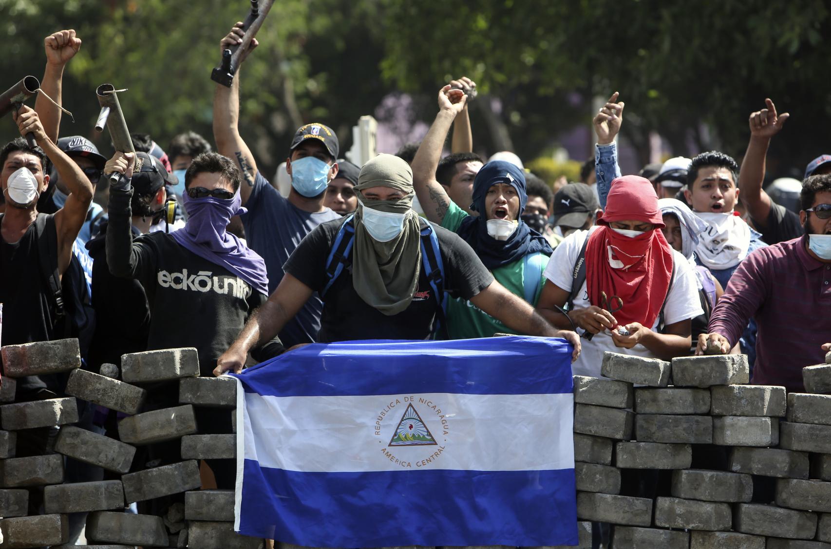 Manifestantes en los disturbios de 2018 por la reforma de la Seguridad Social.