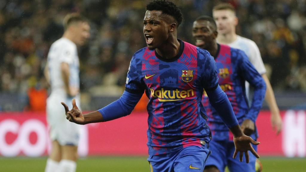 Ansu Fati celebra su gol con el Barcelona en la Champions League