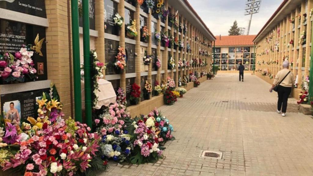 A la izquierda, el nicho del tiroteo. Al fondo, donde se encontraba José Luis, que recibió una bala perdida. EE