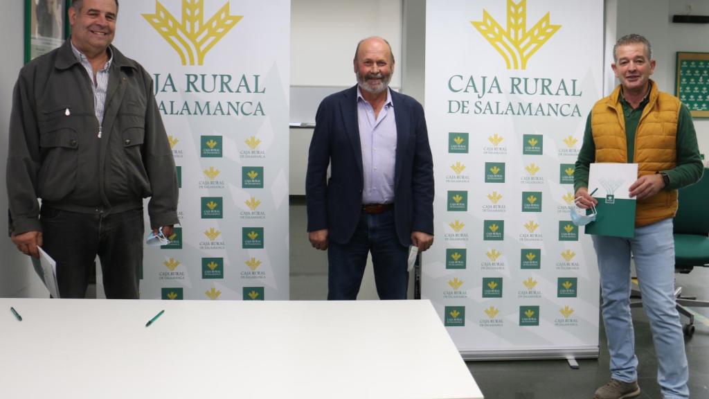 Participantes en la firma de los acuerdos