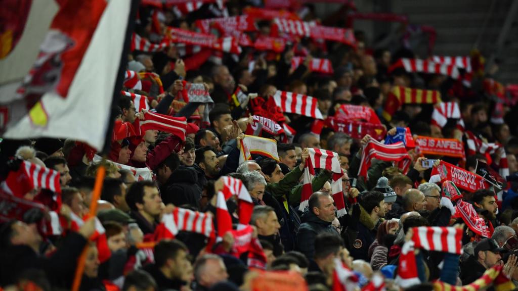 Afición del Liverpool en Anfield