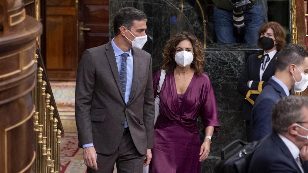 Pedro Sánchez y María Jesús Montero, en el Congreso.