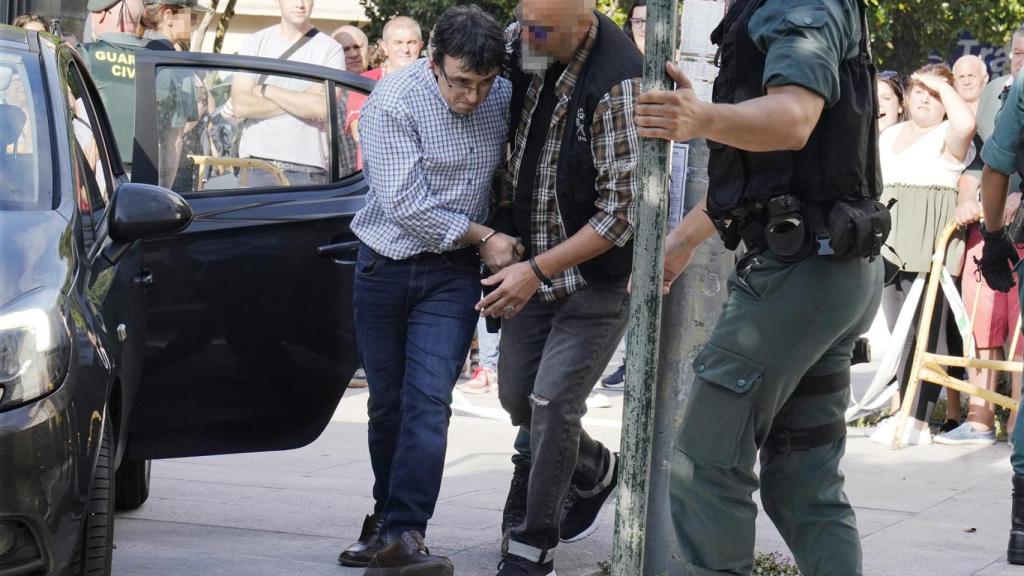 El autor confeso del asesinato de su exmujer, su excuñada y su exsuegra en Valga (Pontevedra), a su llegada al Juzgado de Caldas de Reis en septiembre de 2019