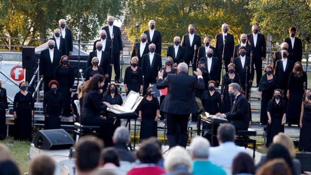 La Coral Casablanca durante un concierto el verano de 2020 en Vigo.