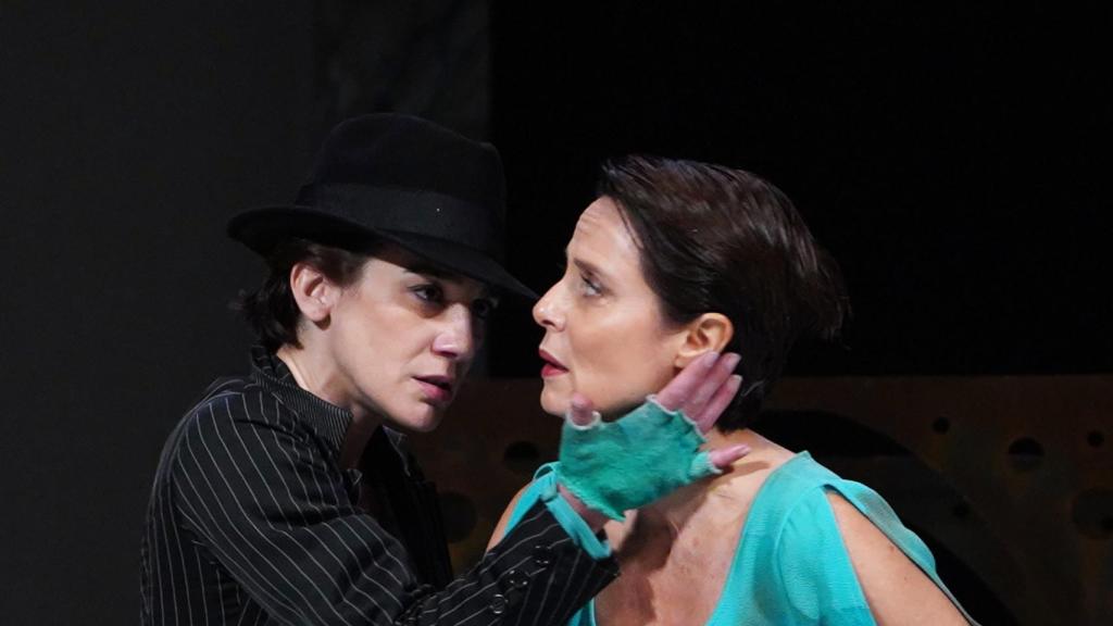 Marta Poveda y Aitana Sánchez Gijón en el pase gráfico de la obra