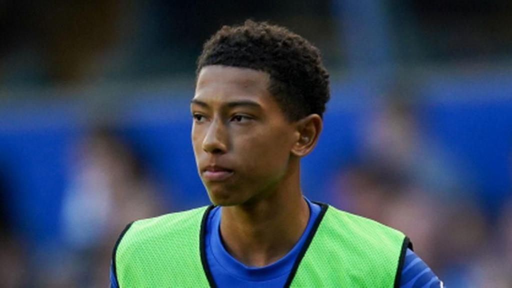 Jobe Bellingham, durante un encuentro con el Birmingham City