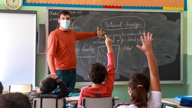 Clase de Social Sciences de 5º de Primaria en el CEIP Francisco de Quevedo de Fuenlabrada