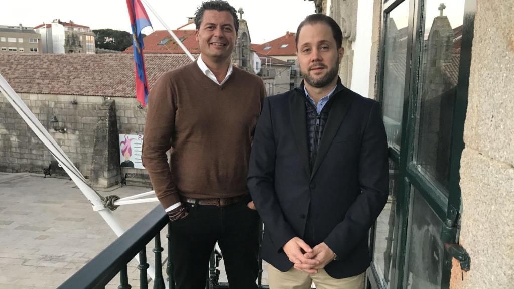 Carlos Gómez, alcalde de Baiona, e Iván Suárez, presidente de AJE.