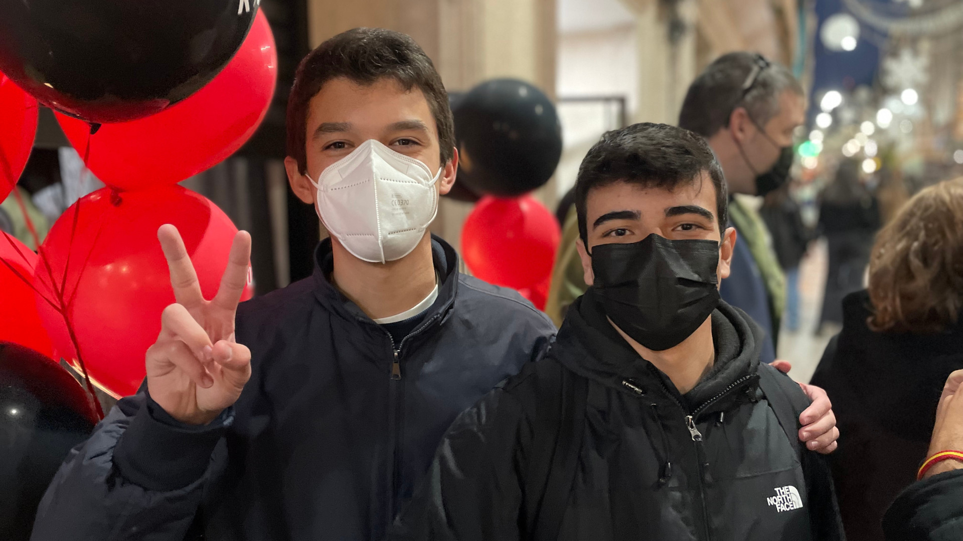 Luca y Óscar, los primeros de la fila. Foto: Treintayseis.