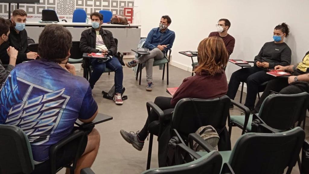 Asamblea de jóvenes en la sede de Comisiones Obreras en Guadalajara