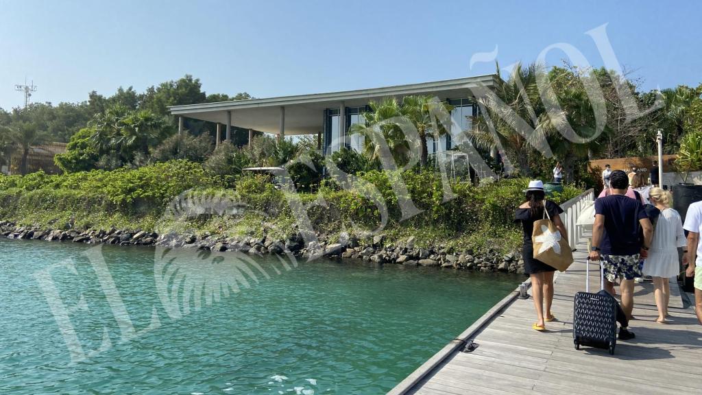 Embarcadero de llegada a la isla de Nurai.