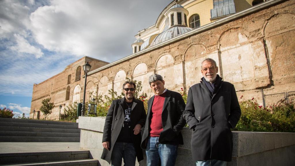 Los escritores detrás del pseudónimo de Carmen Mola en la basílica de San Francisco el Grande.
