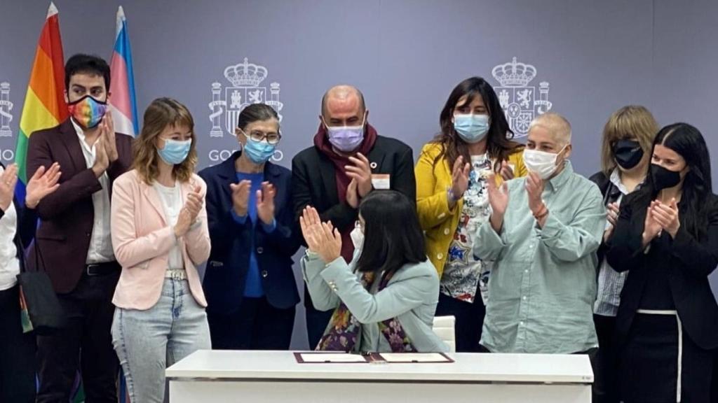 El colectivo trans de Castilla y León celebra que Sanidad cubra la reproducción asistida