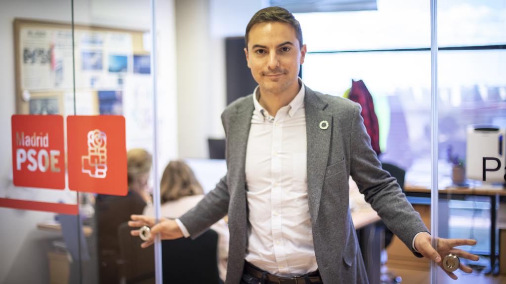 El nuevo líder del PSOE en la Comunidad de Madrid, Juan Lobato, recibe a EL ESPAÑOL en su despacho.