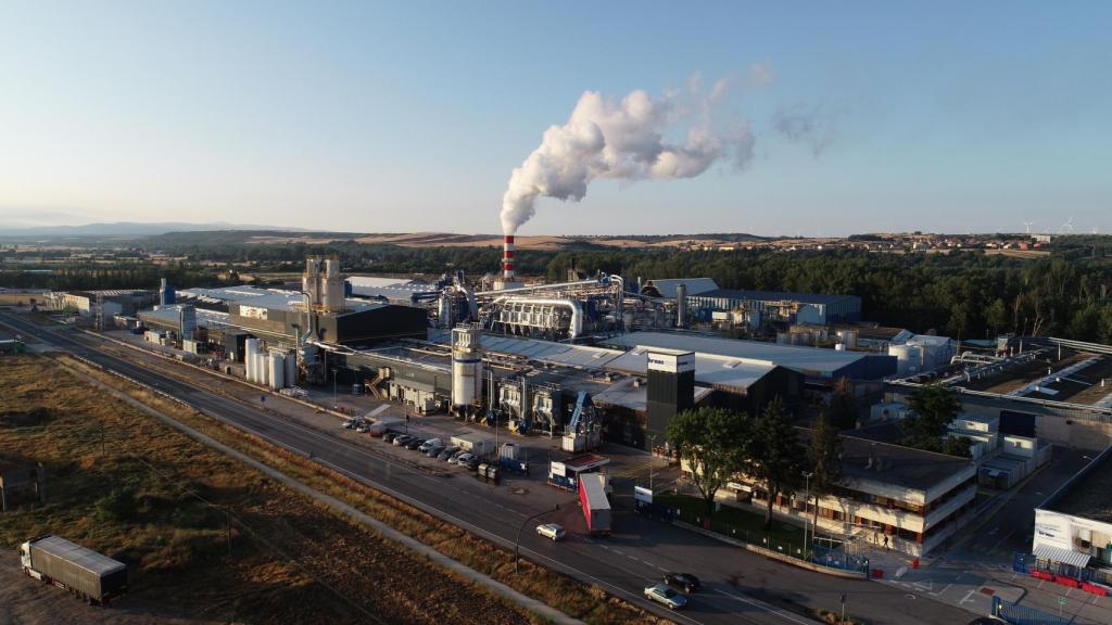 Endesa cierra un acuerdo de suministro de electricidad a largo plazo con Kronospan para cinco años