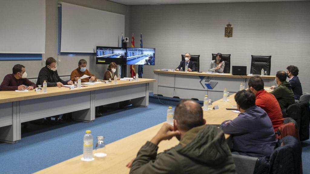 La conselleira de Emprego e Igualdade, María Jesús Lorenzana, participa en la mesa industrial de Vestas.