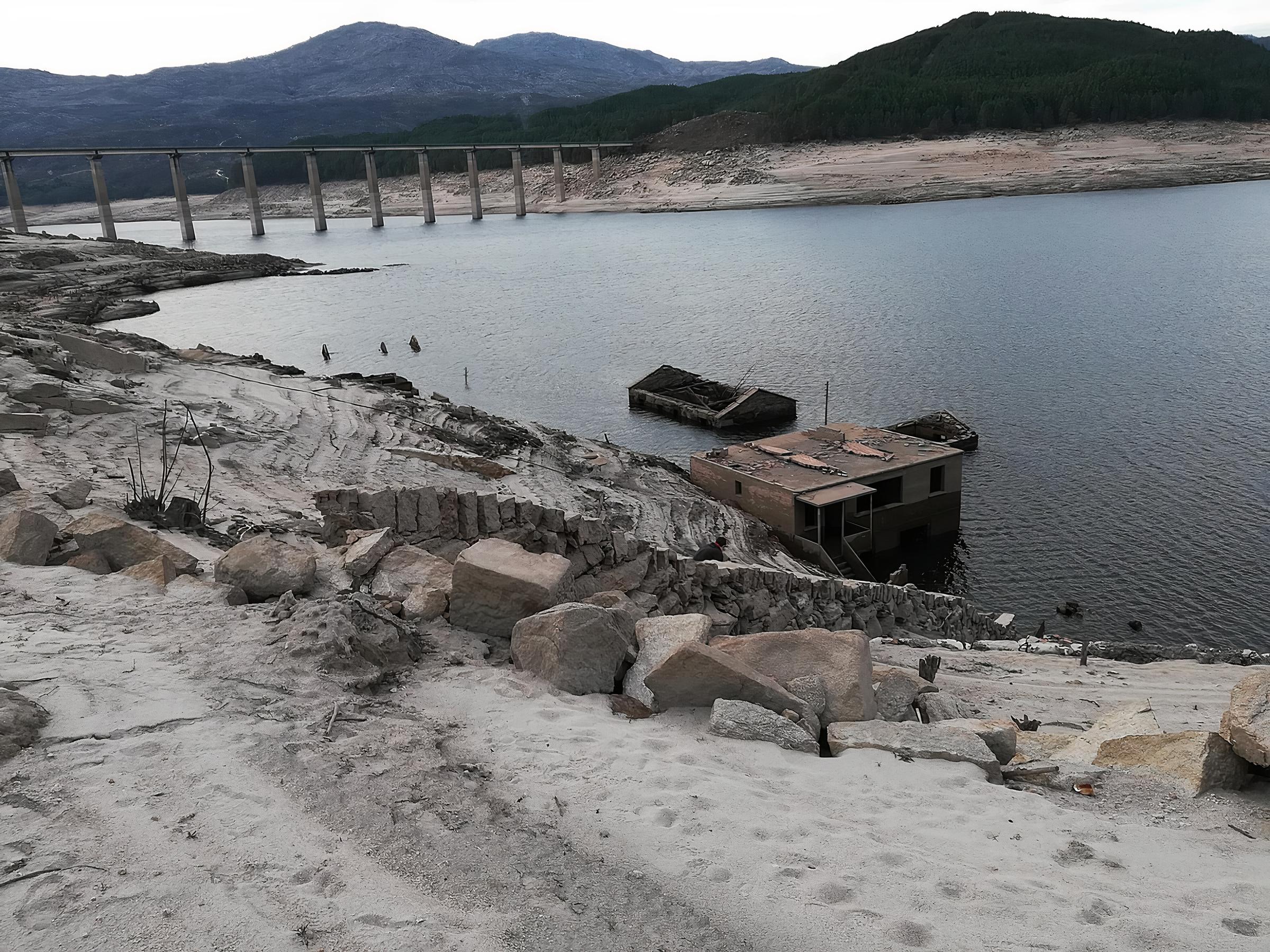 Ruinas de Aceredo (Fuente: Pementa vía Wikimedia)