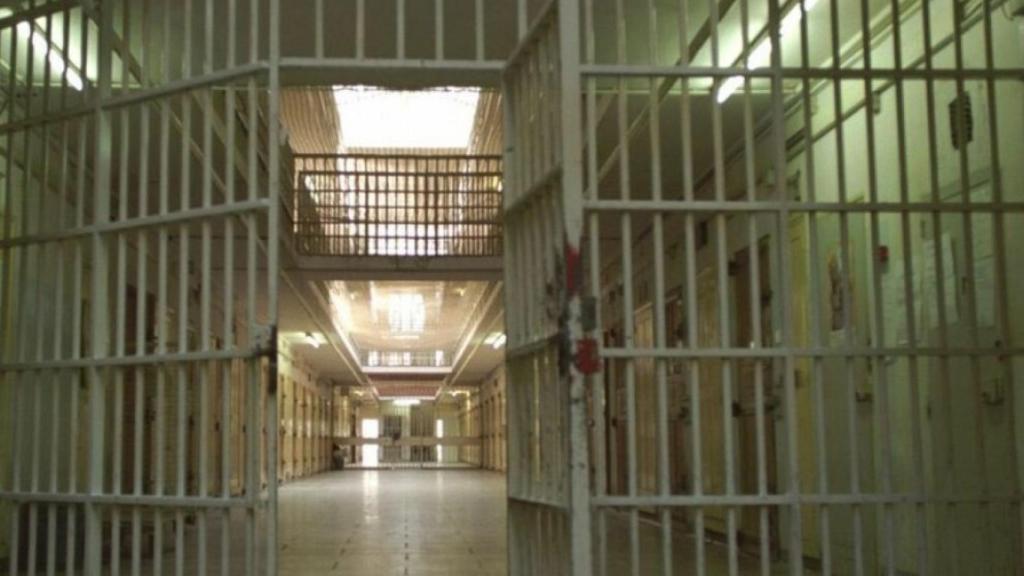 El pasillo de una cárcel española.