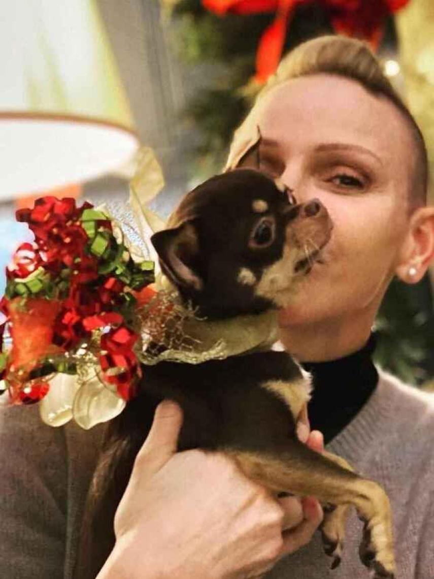 Charlène de Mónaco en una imagen junto a su perra, Monte.