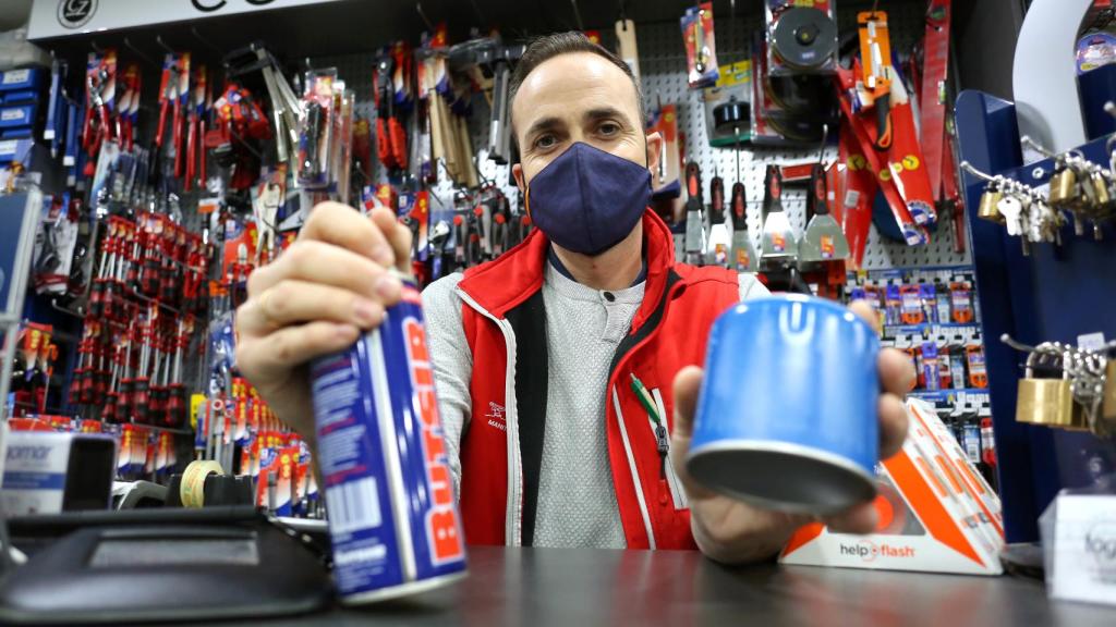Iván González, propietario de la Ferretería Julián (Toledo). Fotos: Ó. HUERTAS