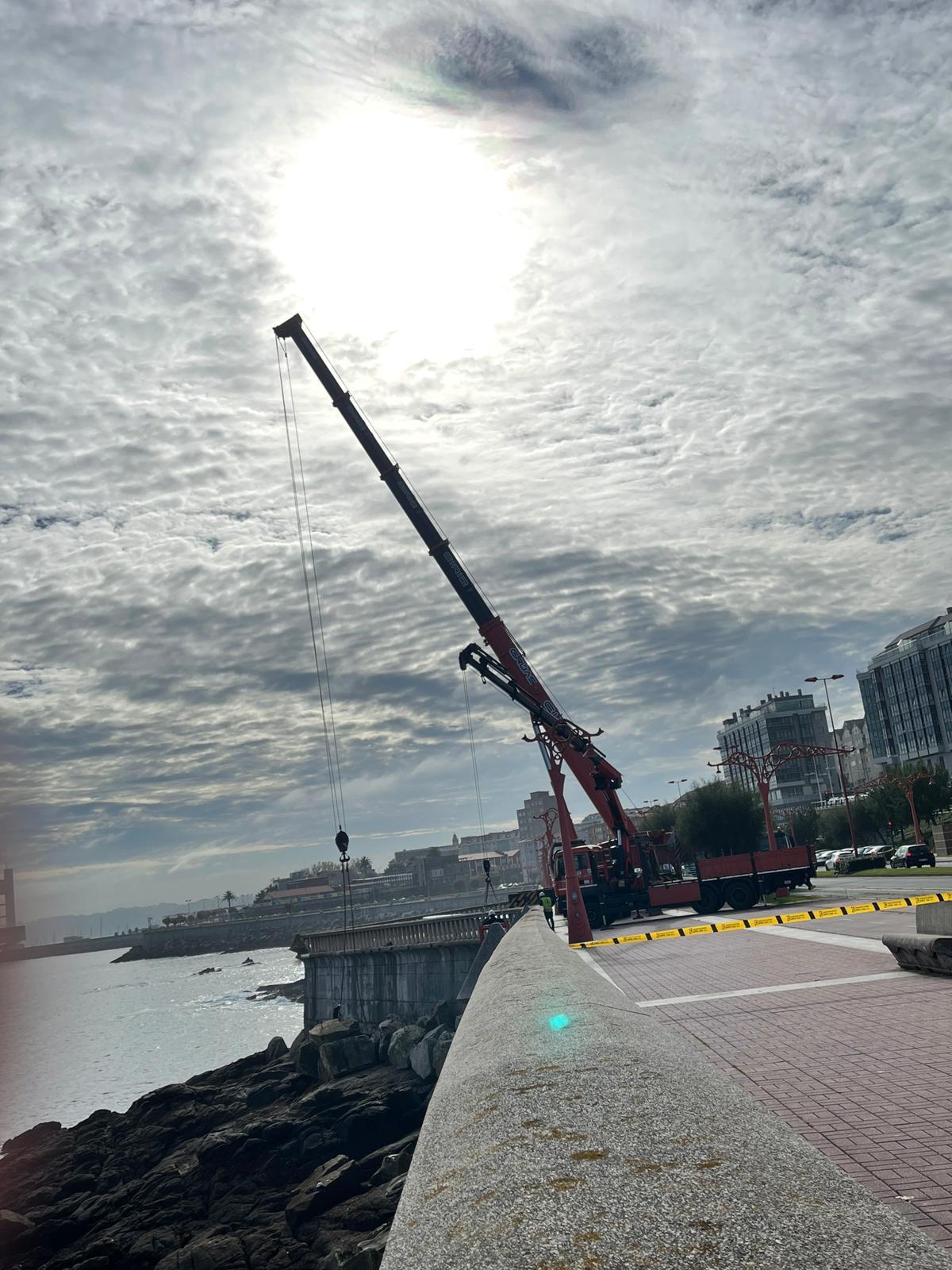 Operarios trabajando en la colocación de las piedras (Fuente: cedida)