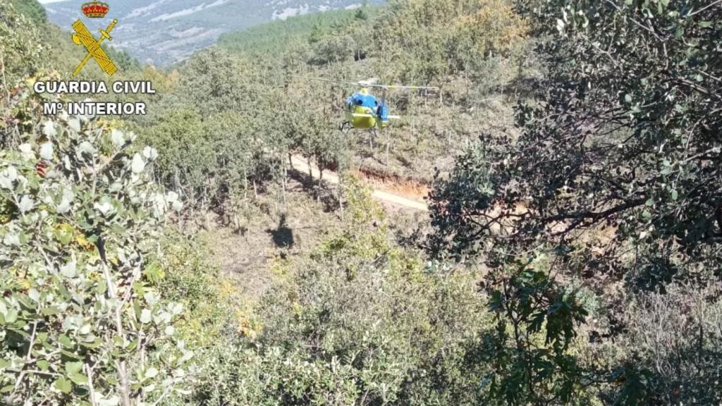 Momento en el que el helicóptero busca un lugar para aterrizar
