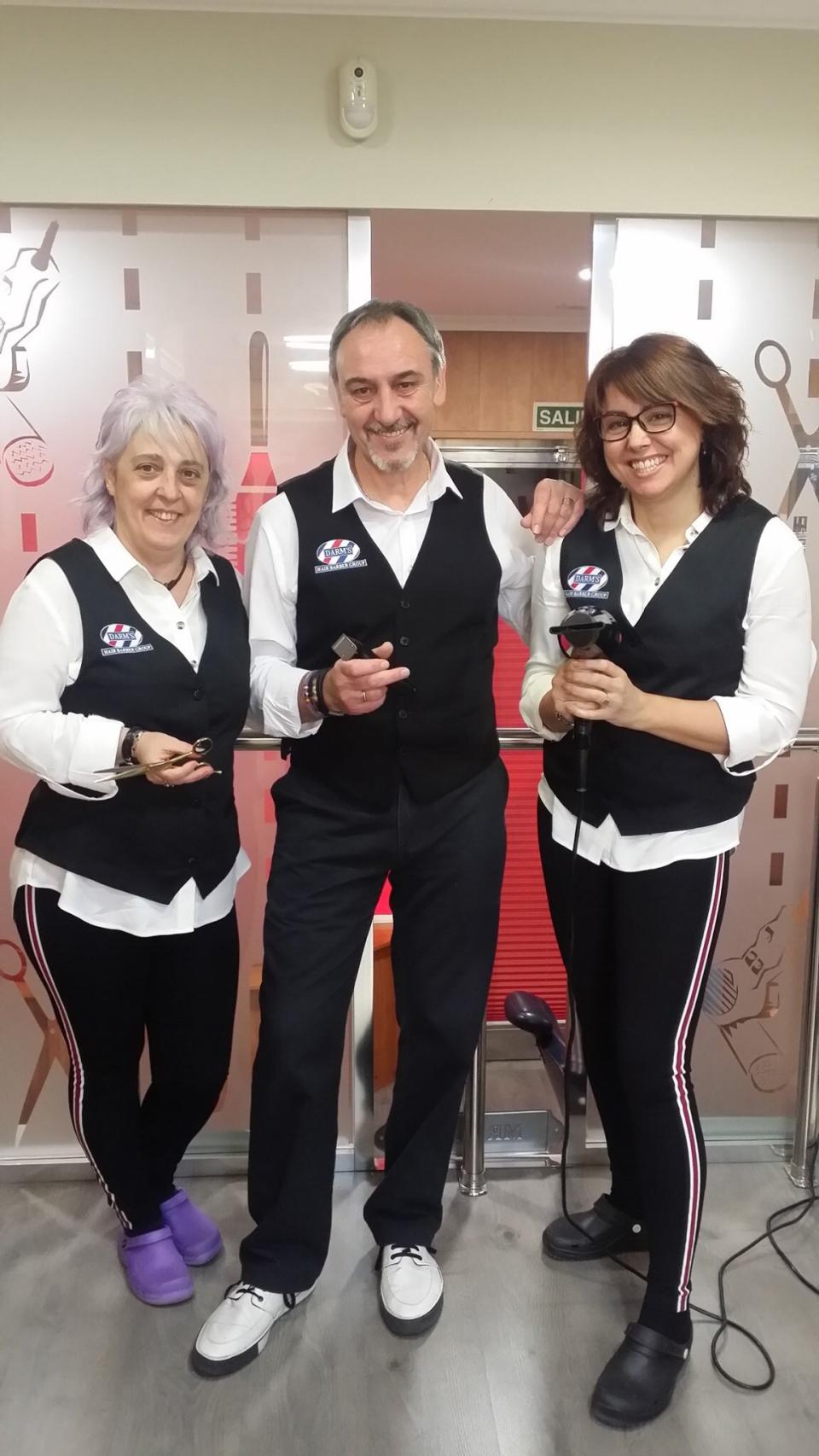 Mariano Castaño junto a su equipo de trabajo