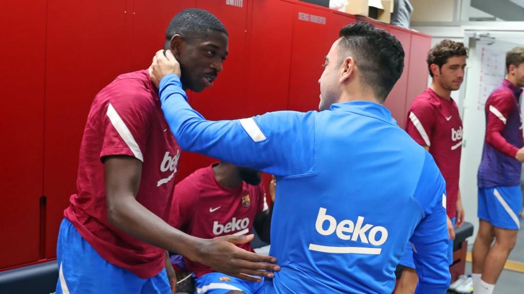 Ousmane Dembélé y Xavi Hernández, en su primer día como entrenador del Barça