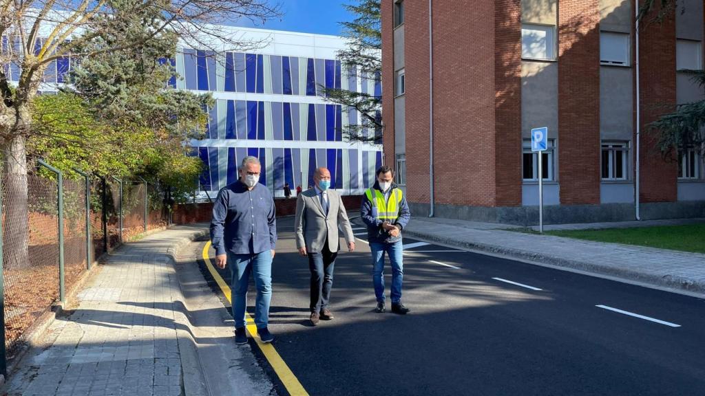 Visita a las obras en el Colegio del Tránsito del vicepresidente primero de la Diputación de Zamora y diputado de Carreteras, José María Barrios, acompañado por el diputado de Educación, Cultura, Jesús María Prada