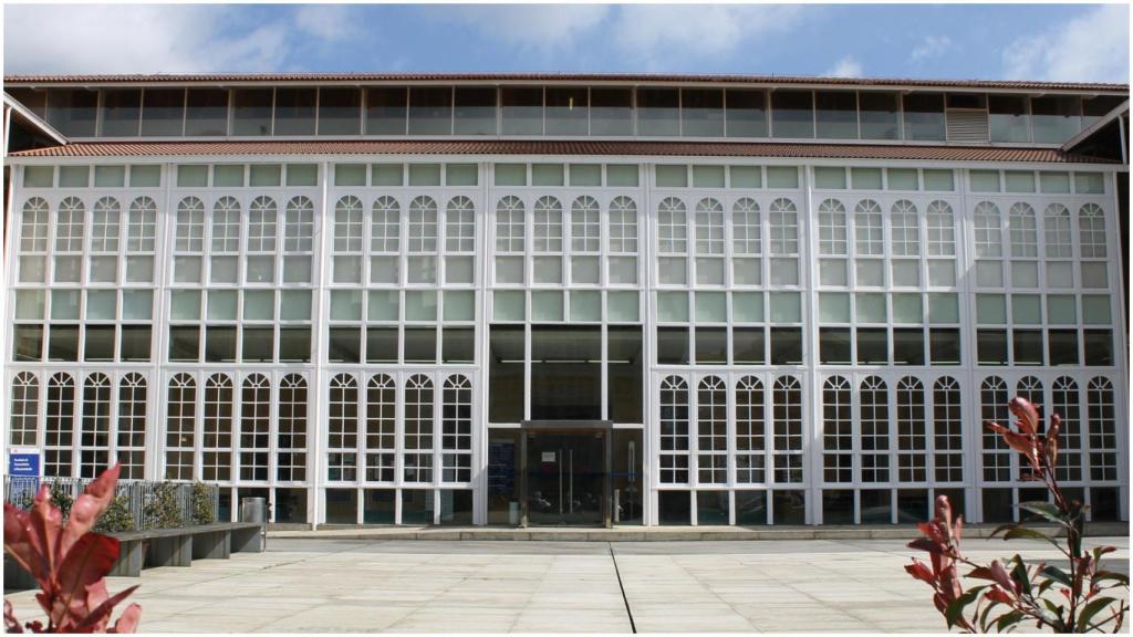 Fachada de la Facultad de Humanidades en Ferrol.