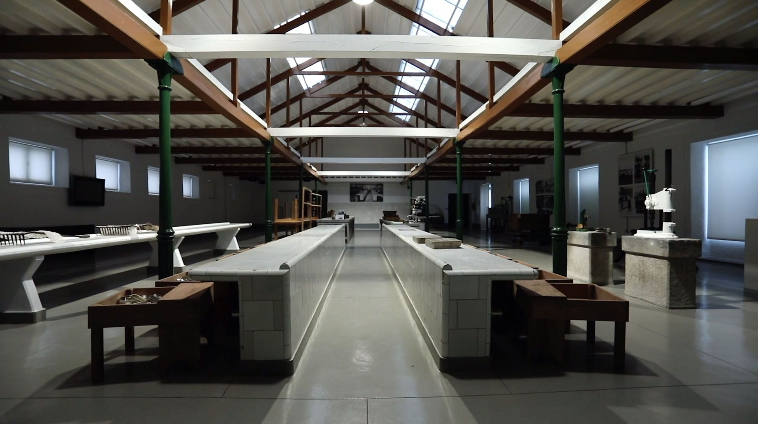 Antigua fábrica en la Illa de Arousa. Foto: Memorias en conserva.