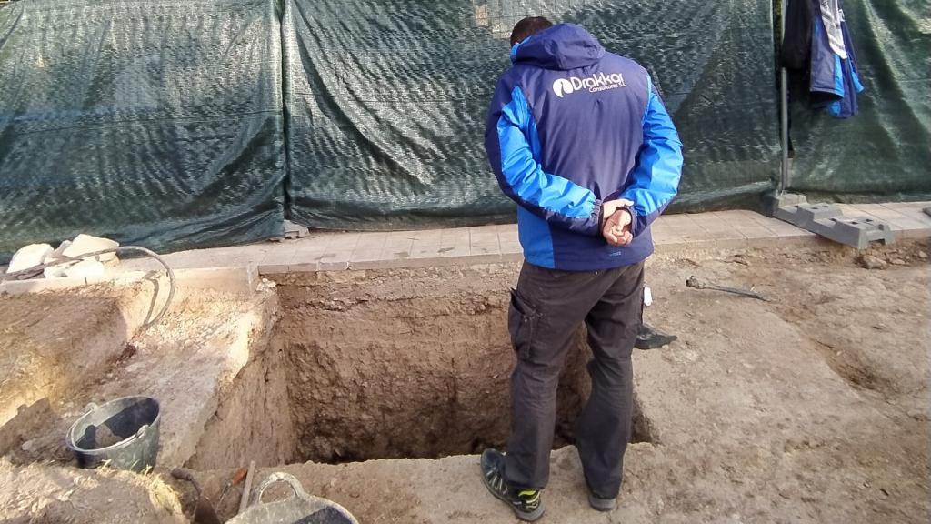 Un responsable de Drakkar en el cementerio de Alicante.