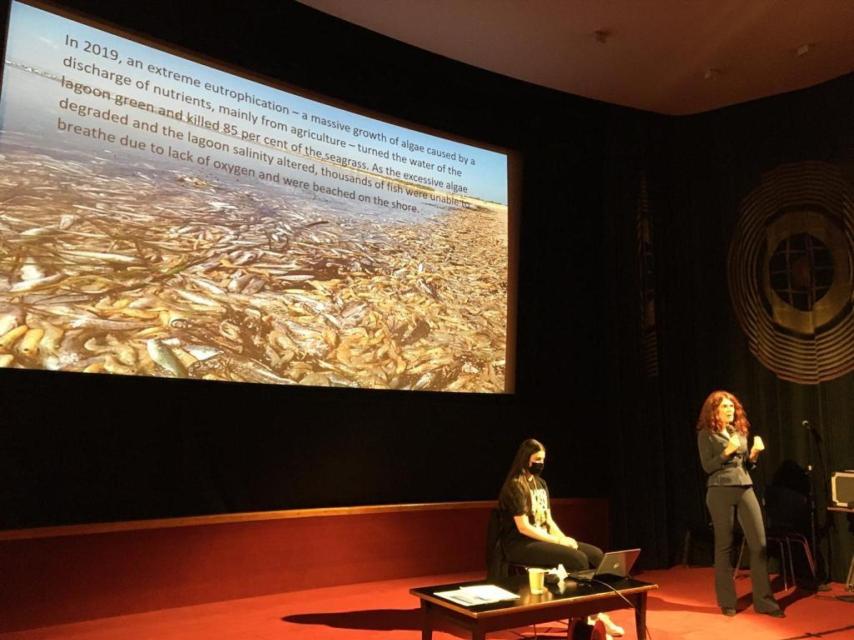 La profesora de la Universidad de Murcia y miembro de la Plataforma ILP, Teresa Vicente, este miércoles, en Glasglow.