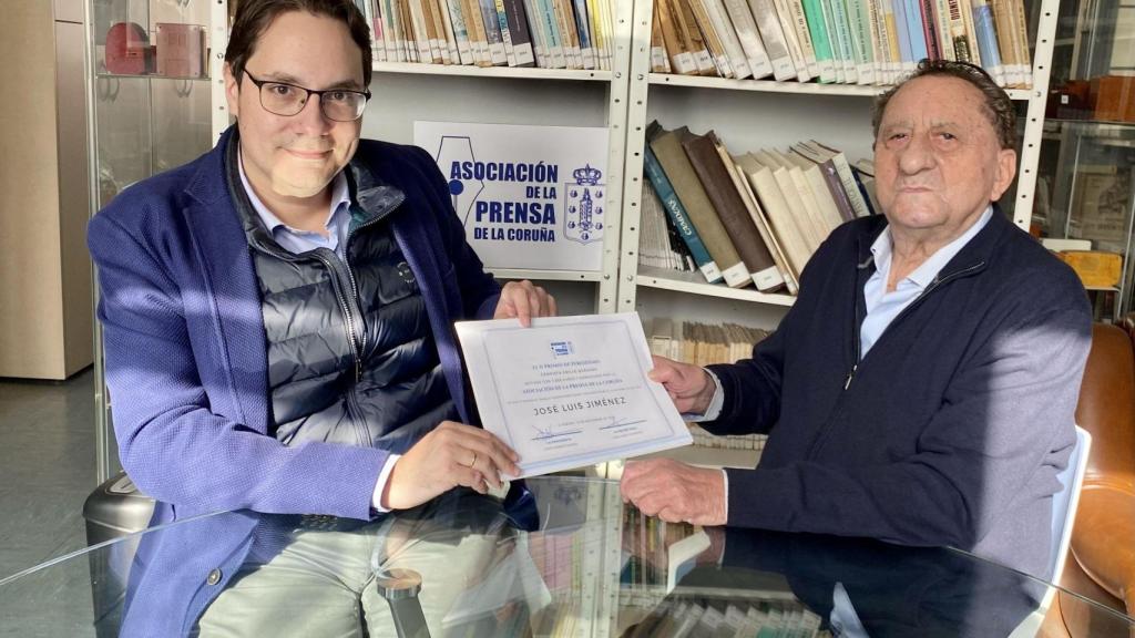 El periodista José Luis Jiménez recoge el premio  Cronista Emilio Quesada en A Coruña