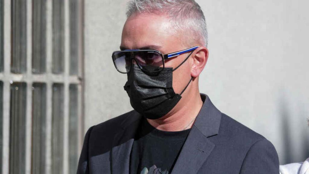 Kiko Hernández en el último adiós a su amiga Begoña Sierra, fundadora del Bingo Las Vegas.