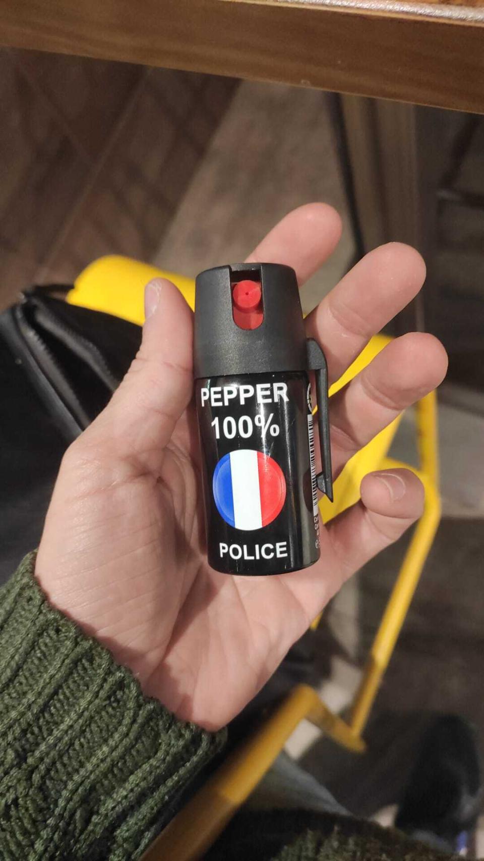 Bote de gas pimiento no homologado comprado en Andorra.