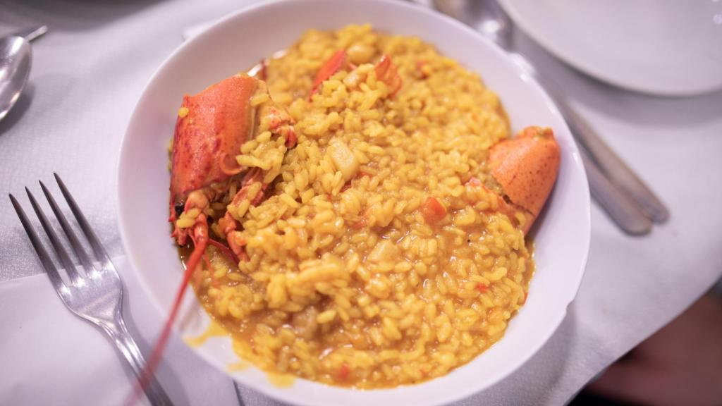 Un plato de arroz con bogavante del Paloma II.