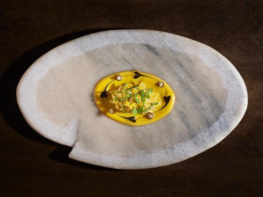 Perdiz en escabeche de foie, espejo de aceituna negra escarola y shimeji