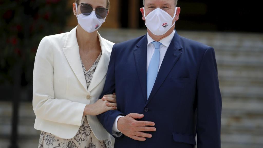 La princesa Charlene regresó a Mónaco este lunes.