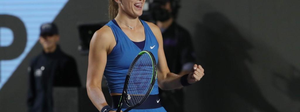Badosa, celebrando su victoria ante Sabalenka.