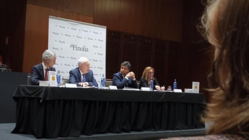 Mario Garcés, autor del libro, junto a José Manuel García Margallo, Adolfo Suárez Illana y la editora,  Marta Ariño.