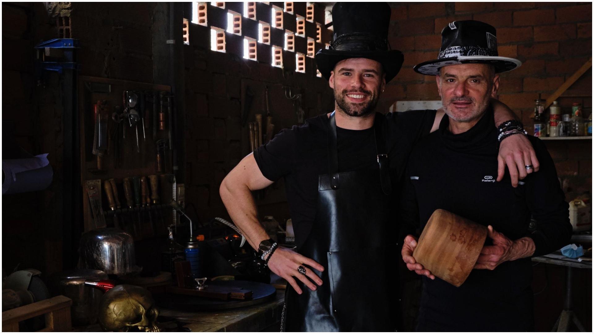 Marcos junto a su padre. Fotografía: Rubén Souto.